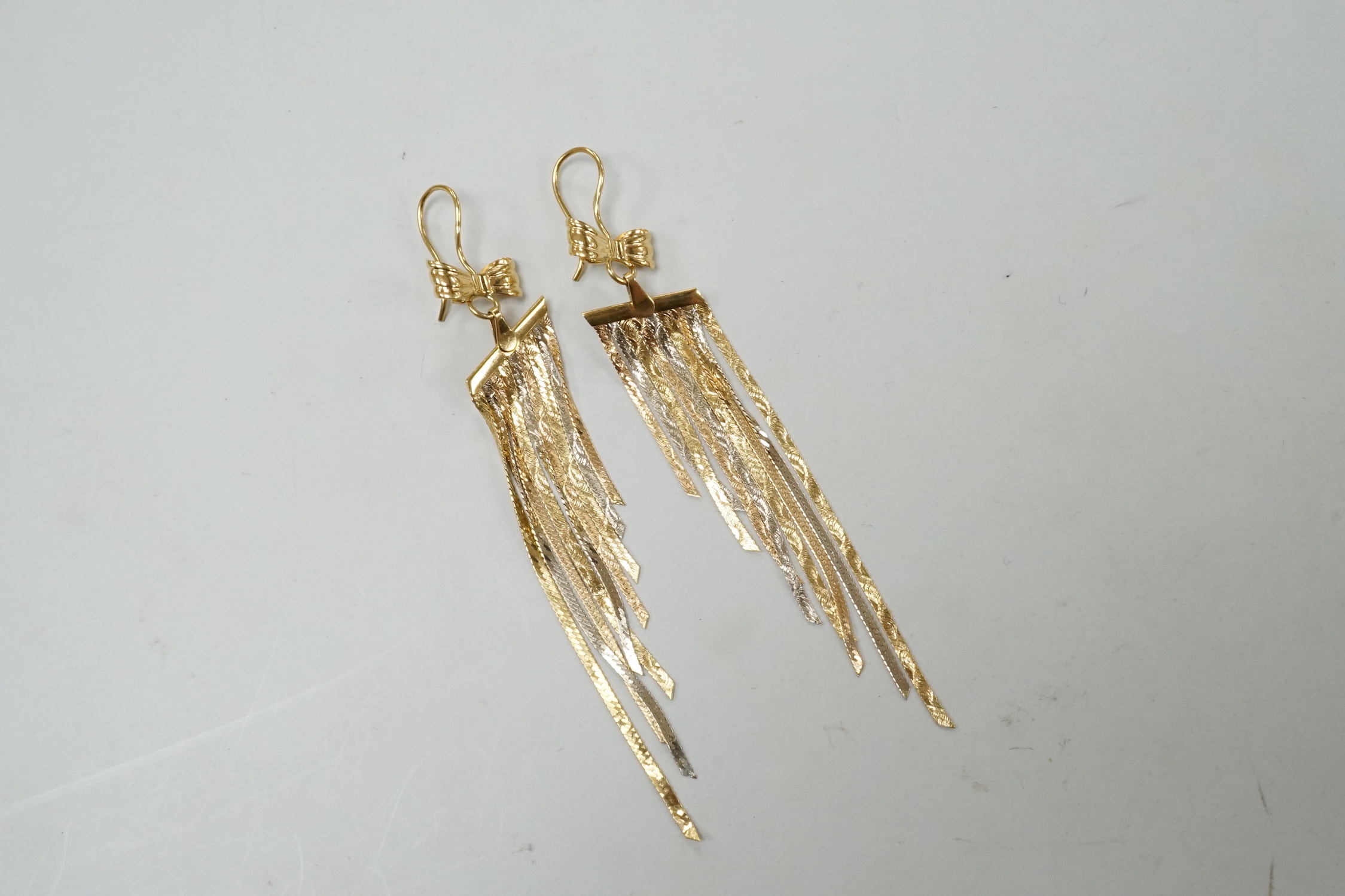 A modern pair of three colour 750 graduated tassel drop earrings, overall 95mm, 8.7 grams.